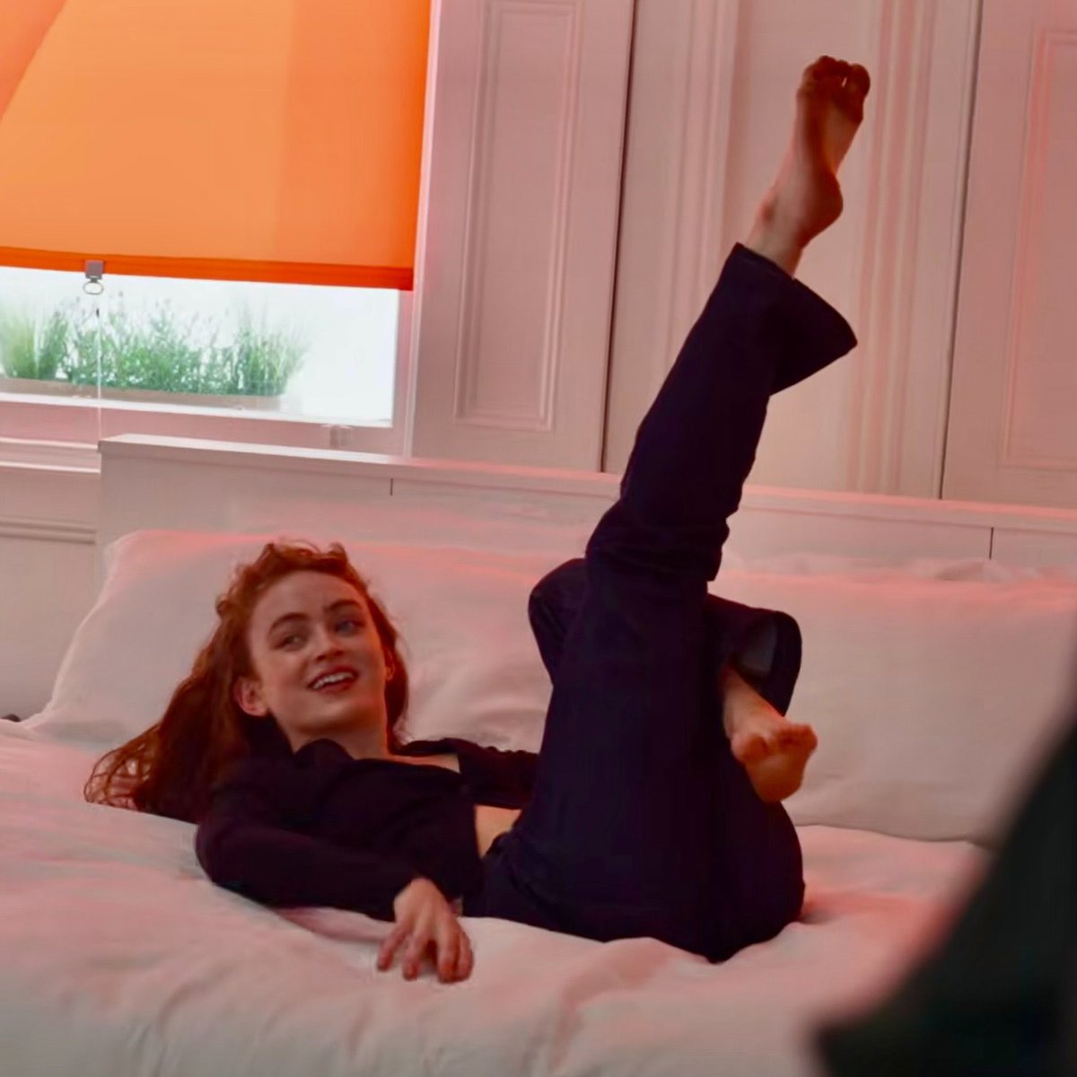 YourFriendlyAF's tweet photo. ᅠ  

Waking up to an extra playful Eve this morning — always making sure to wiggle around in bed while ( reader ) tries to sleep in.

 ᅠ https://t.co/lRVEeoyaIA