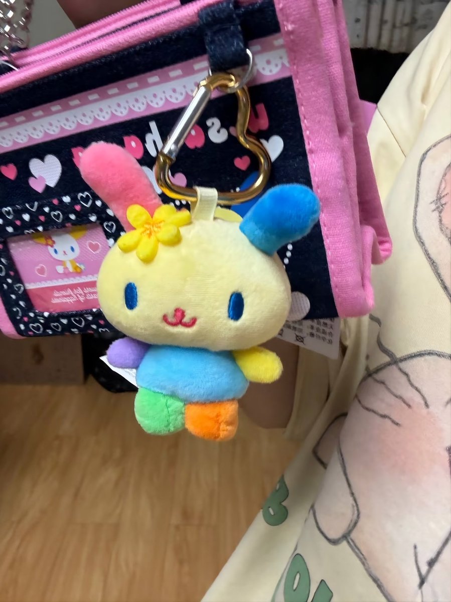 lumissey's tweet photo. LAGI OBSESSED SAMA USAHANA 😭 ... KEYCHAIN NYA SUPER LUCU YA AMPUN https://t.co/eHy8M6ej73