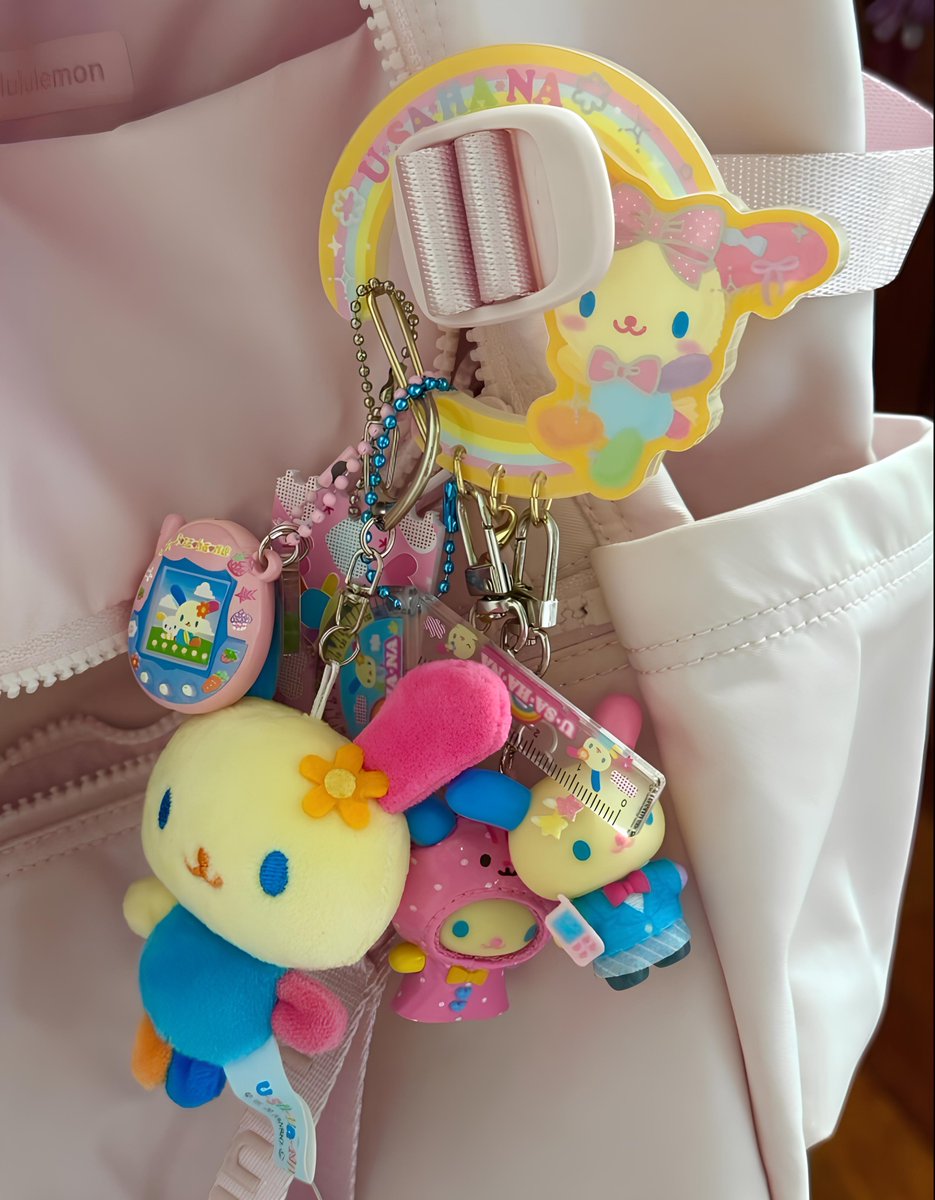 lumissey's tweet photo. LAGI OBSESSED SAMA USAHANA 😭 ... KEYCHAIN NYA SUPER LUCU YA AMPUN https://t.co/eHy8M6ej73