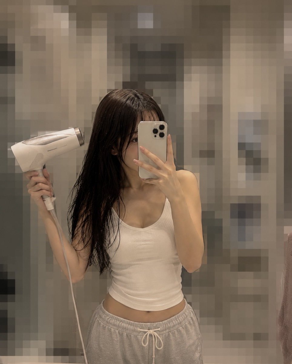 runa__xx0's tweet photo. お風呂上がり🛁
髪乾かすのってほんと面倒🥱
でも濡れたまま寝るのも嫌なんだよね😂
妹に乾かしてってお願いしたら、無視されたよ😇

#裏垢女子 #20代OL #お風呂上がり #OLの日常 #日常垢 https://t.co/ef2LYqUHqm