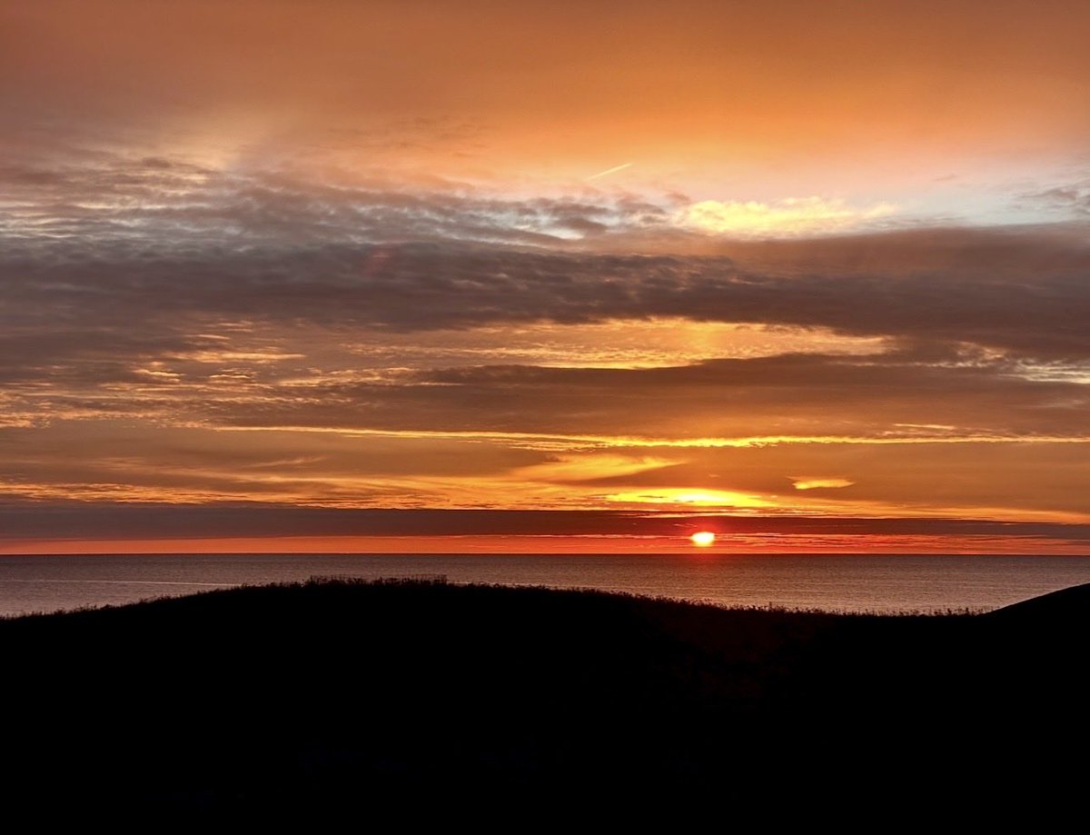 whiskyrocks69's tweet photo. Good Morning ☕️

Sunrise over Lake Ontario 🌞

📸 By Me✌️ https://t.co/dJT7wjTalv