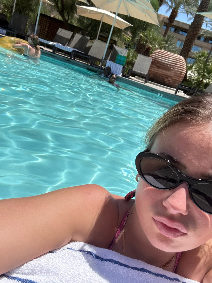 SkylarRae_xoxo's tweet photo. Sun, water, and a little bit of trouble. 😏💦 https://t.co/Dlub7ncUd0