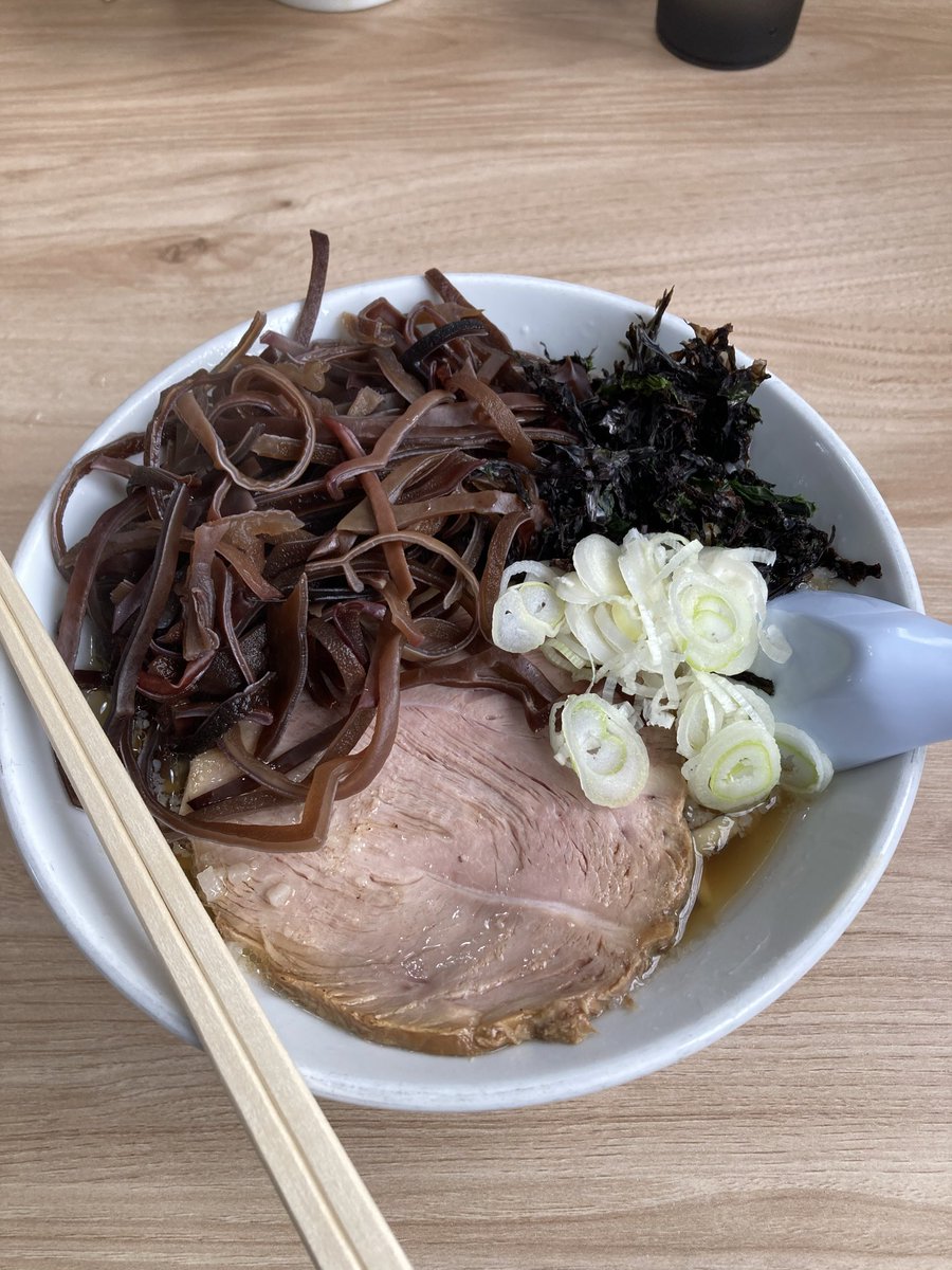 tukuyomi1207's tweet photo. 昨日は無性ににぼりたくなり、にぼちゃんへ。
いつも通り背脂にぼしキクラゲトッピング。
身体に染みるぜー。スープを啜った瞬間、俺の身体がにぼちゃんを求めていたのがよく分かる。
ご馳走様でした😋
#にぼちゃん https://t.co/mtiZePgGJb