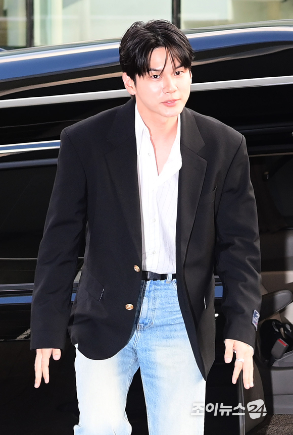 ongepics's tweet photo. ONG SEONGWU AT THE CJ NIGHT 'FREEZE SEOUL' EVENT TONIGHT https://t.co/4Hst1h45Lz