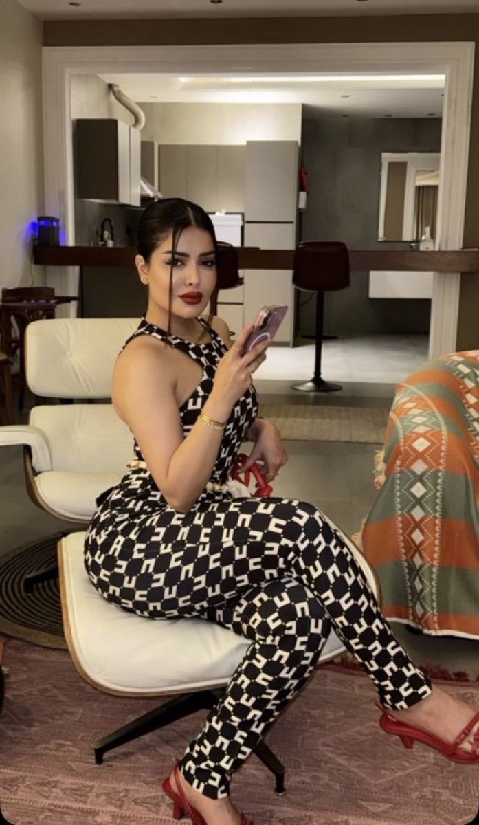 Qa19w's tweet photo. اخخخ الكلب الخاصع على عمته اثير الاسمري يبي ذنوب منها جلحْلو عليها وانشروها😭 https://t.co/XaY4m35JuZ