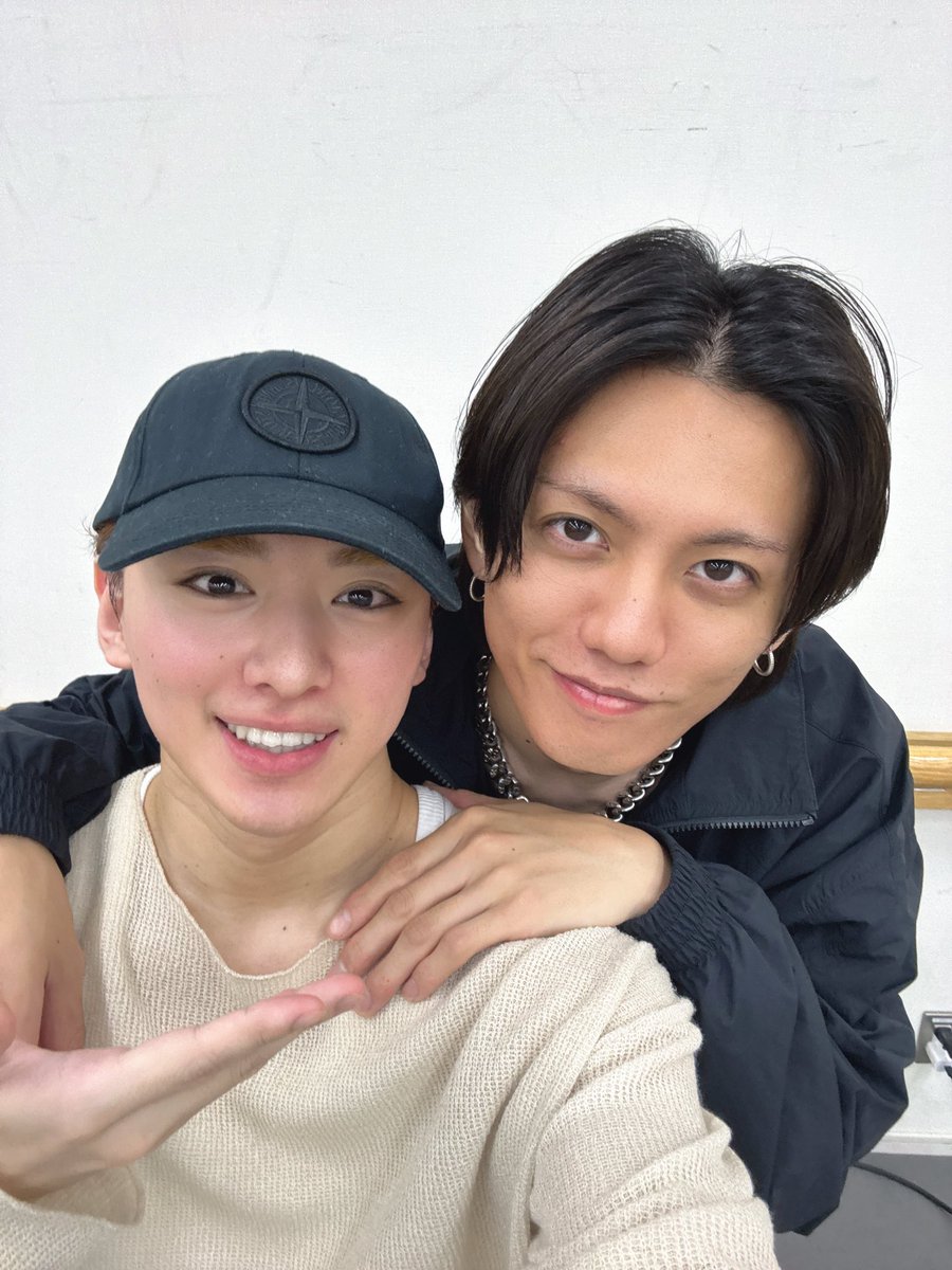 junto_awano's tweet photo. 本日も沢山身体を動かして、歌って、稽古最高に楽しいです！🎾
オーサマこと、りょやくんお誕生日おめでとうございます！🎂最高な一年にしてください！

#新テニミュ　#ファイステ https://t.co/q6YZaqvNEb
