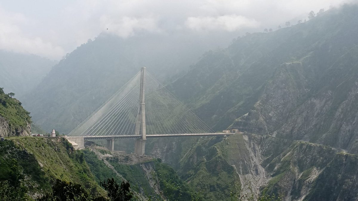 PIBSrinagar's tweet photo. A media delegation from Ahmedabad, currently visiting the Jammu region as part of a press tour organised by the Press Information Bureau (PIB), visited the Chenab Railway Bridge and Anji Khad Railway Bridge in Reasi district on Wednesday. https://t.co/6XGi22LIkU