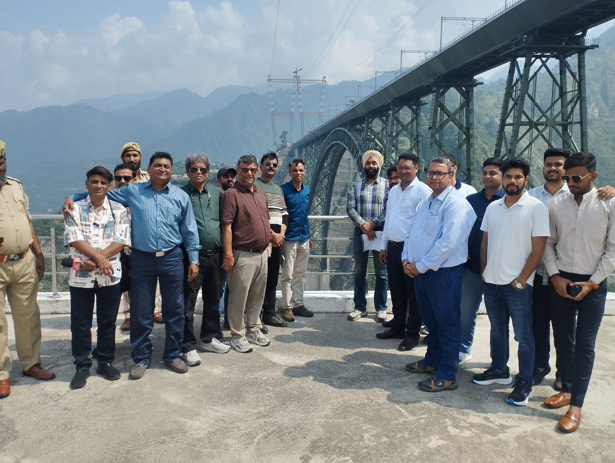 PIBSrinagar's tweet photo. A media delegation from Ahmedabad, currently visiting the Jammu region as part of a press tour organised by the Press Information Bureau (PIB), visited the Chenab Railway Bridge and Anji Khad Railway Bridge in Reasi district on Wednesday. https://t.co/6XGi22LIkU