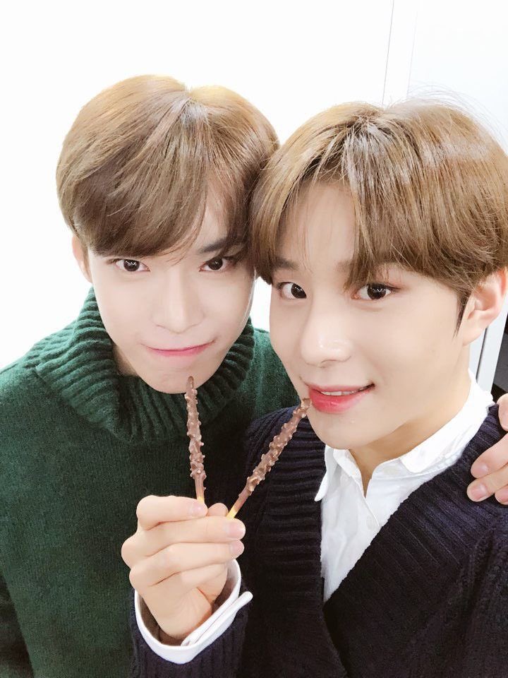 allintoJW's tweet photo. 왕자님들 빨리 돌아오세요..(৹ᵒ̴̶̷᷄﹏ᵒ̴̶̷᷅৹) https://t.co/8kRGJ8Fz6s