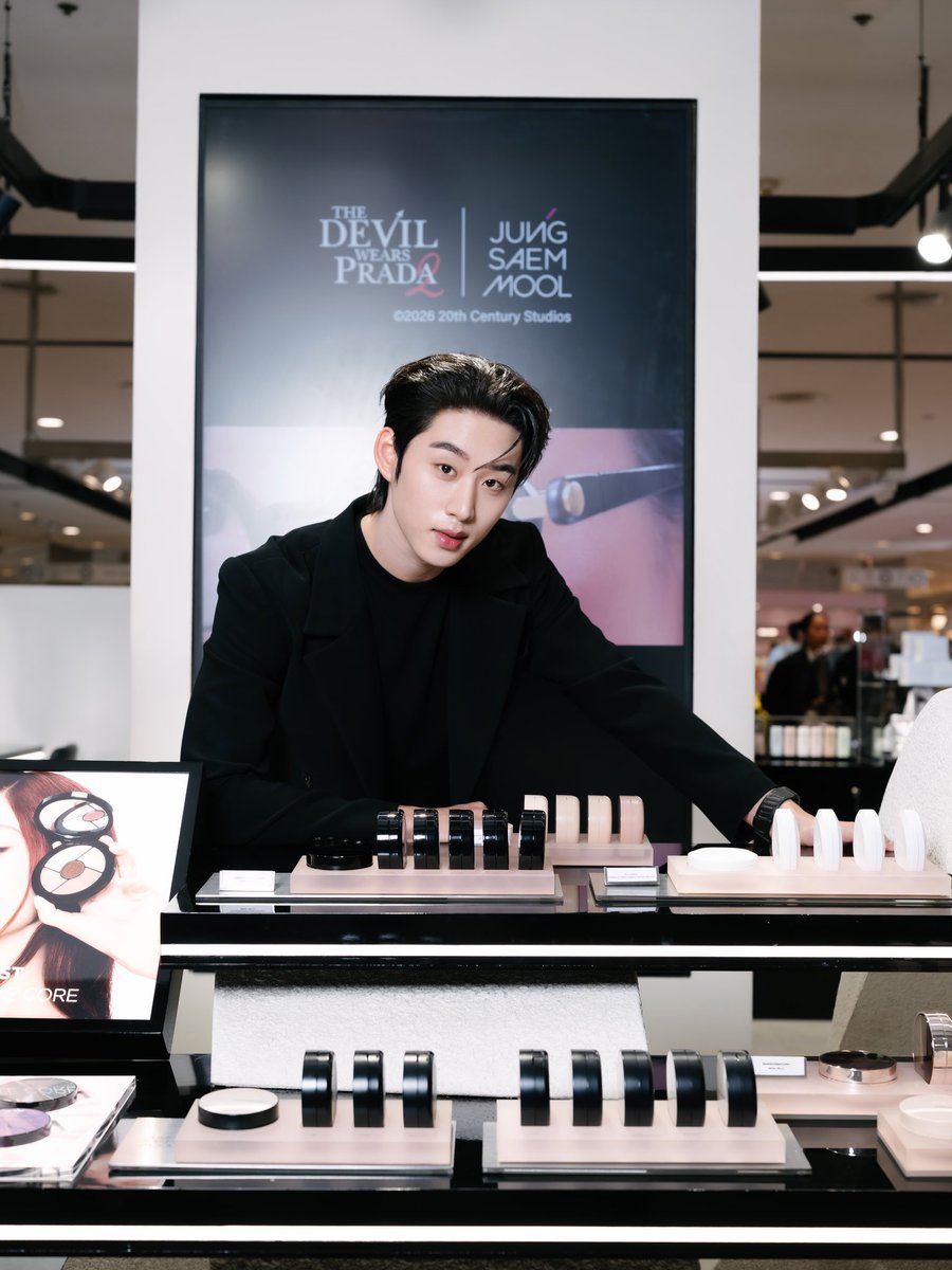 WEofficialTH's tweet photo. 020926 | Instagram Update 
 
📸 est_rvp : Capture the unforgettable moments of JSM - Glow Your Moment✨🖤

🔗 : https://t.co/CntQ1IuyMJ

#JSMxEST #jsmbeauty_th #est_rvp 
#WEofficialTH https://t.co/OnF4d0O0e9
