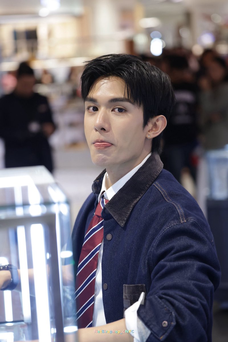 NetsiraphopCNFC's tweet photo. Super cute 😭

#GSHOCKTH #GSHOCK
#CASIOCMG #LUXEBLACK
#netsiraphop
@netsiraphop https://t.co/BvfjhNa0oy