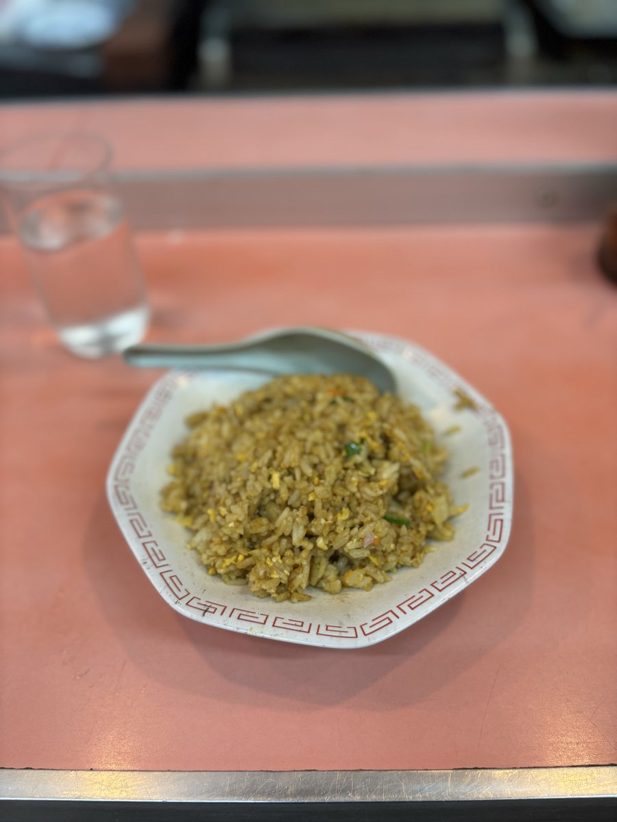 dopajuyo's tweet photo. 近所の汚い中華屋でしか味わえないニンニクカレーチャーハンの味はまさにドパイ案件也 https://t.co/QPQU8HDQ1V