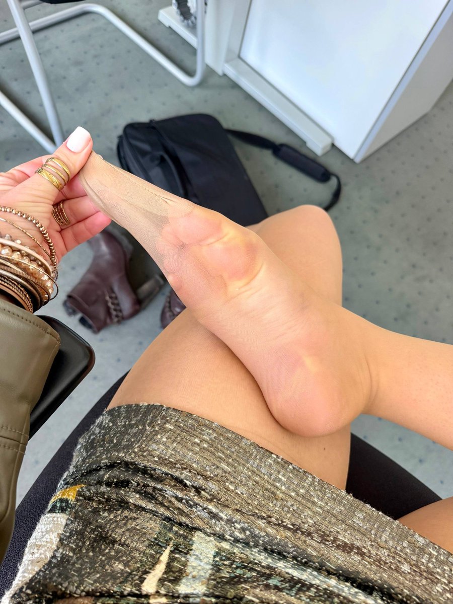 sofiafeetq68510's tweet photo. “Today my boss came into my room and told me, ‘I want to lick your divine soles.’ At first, I was shocked. Then we talked, and I had a few conditions. After that, he licked my soles. Now look, my socks are completely sweaty 😁😁 and he got completely drained too.” https://t.co/QA5kZXuzlC