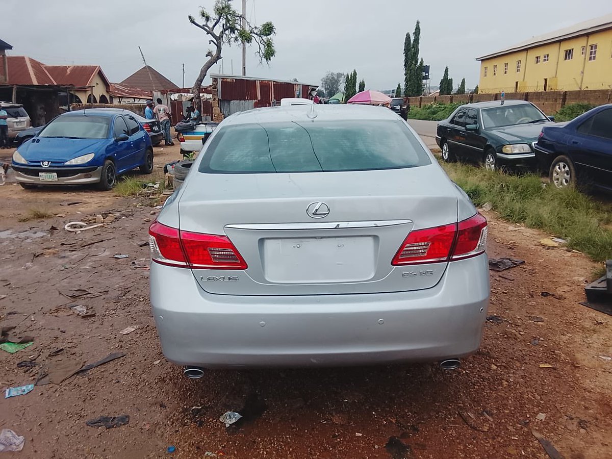ComputerrWizard's tweet photo. Give me 5M and you’ll have a Beautiful used 2010 Lexus es350. 

Crashed it once. 

Engine Transmission and AC still work like a dream. 
I fit still negotiate if the 5M high for u. 

Location is Jos. https://t.co/vuYsMIo4SN