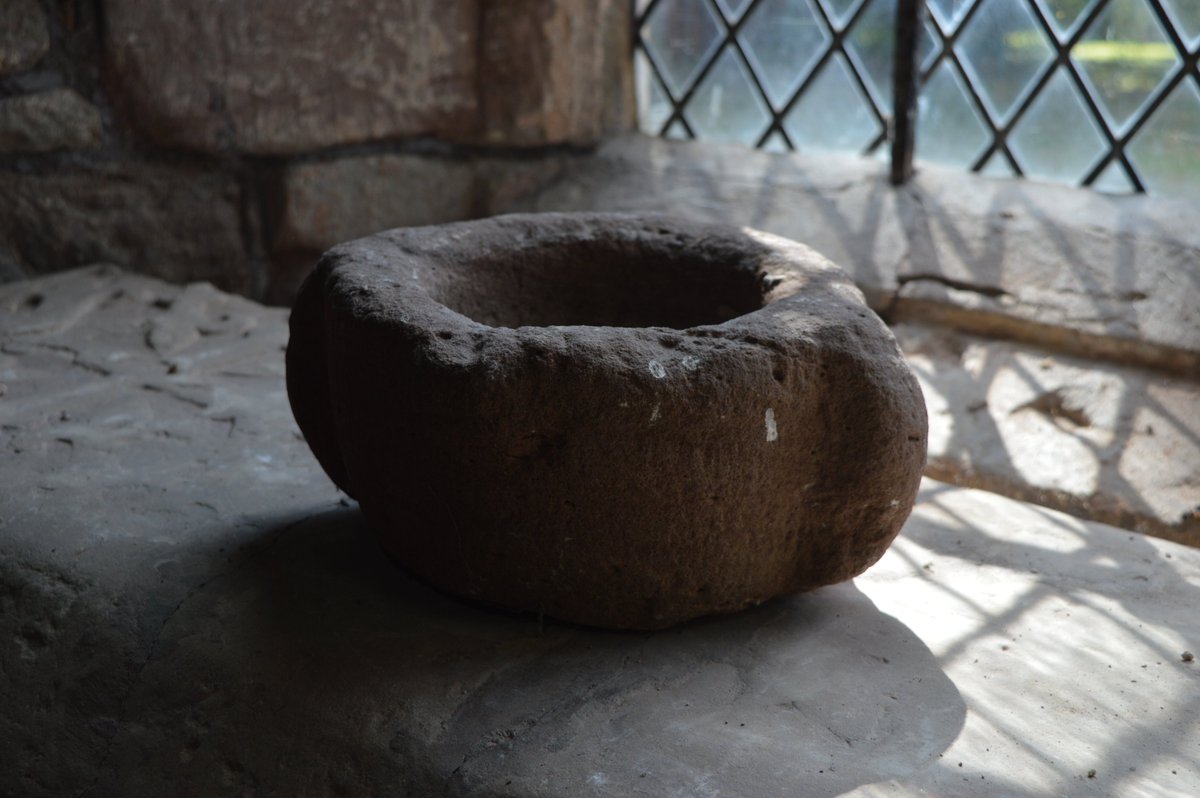 StBenedict21stC's tweet photo. Most holy water stoups in England were destroyed after the Reformation. I came across these two stoups in Dymock; they’re very small and that gives us a clue to where they may have been used. They look the size for use by priests who used different doors to lay people. https://t.co/nN6KZSQixA