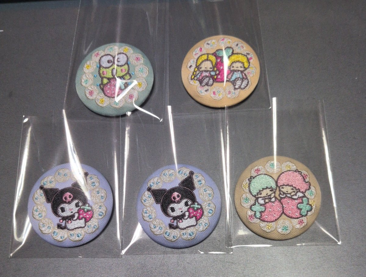 ST_Otya_AR's tweet photo. 【交換】 サンリオ バンダイ ビスケット 刺繍缶バッジ　刺繍缶バッチ

譲 クロミ、けろけろけろっぴ、リトルツインスターズ、パティ＆ジミー

求 ポチャッコ、タキシードサム>こぎみゅん

郵送交換希望です。
お気軽にお声がけください🙇‍♀️ https://t.co/K5097Ofs5u