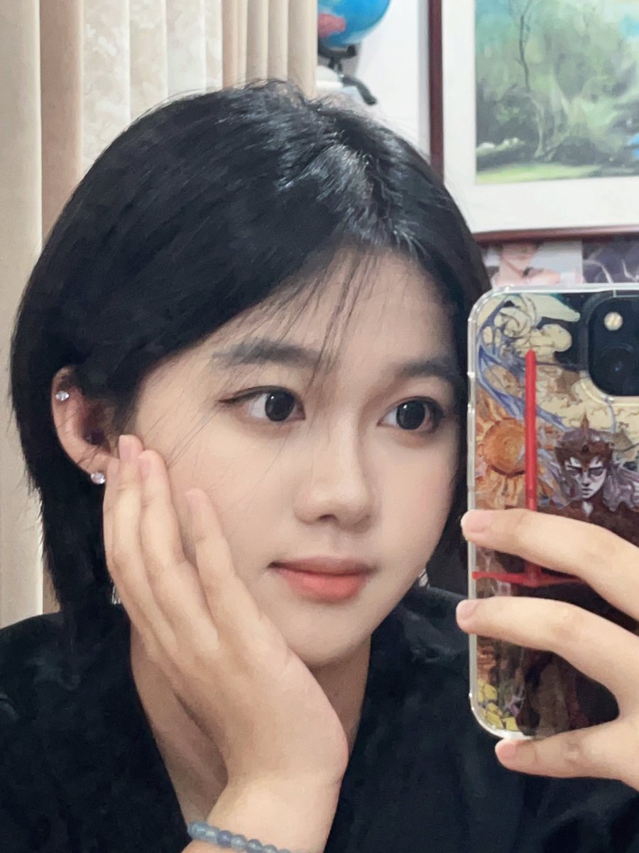 803Youah's tweet photo. 好想回家过舒服日子，虽然在家精神状态不会很好，但是能够拥有一个不被打扰的空间就是很快乐呀 https://t.co/eulxH8gFJJ