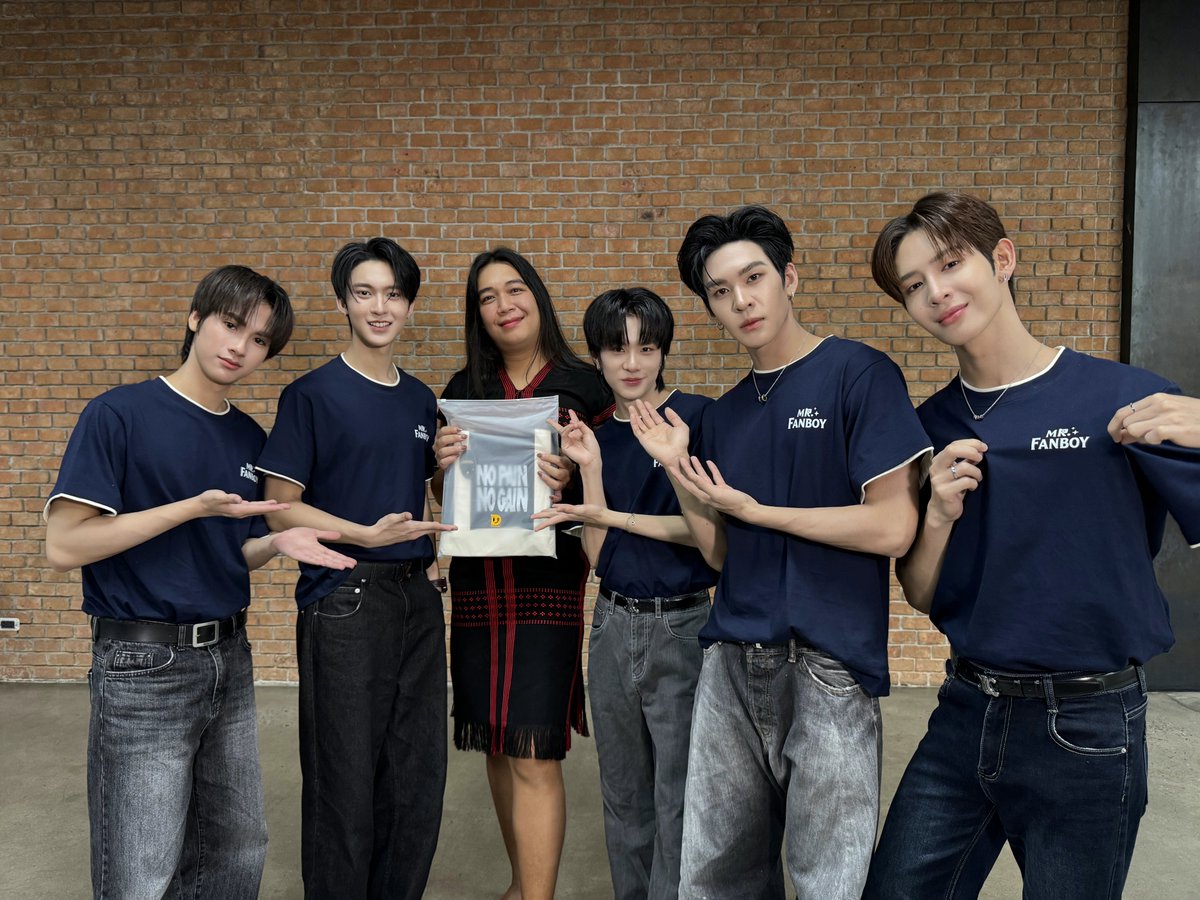 DomundiTV's tweet photo. จบลงไปแล้วสำหรับ “รักสุดใจนายแฟนบอย Mr. Fanboy Series Press Tour” 📸✨

ขอขอบคุณ @onebunterng @onenews31 @NewsBunterng @KhaosodOnline @TheEntTH “MooDuSeries” “Onmaiway” @Hello_asian @_24News_  @webstarupdate และ @NineEntertain ที่ให้เกียรติ “อู่อู๋” “เซฟ” “เจมส์ศุ” “ริวจิน” และ “แพทจิ” ได้มาร่วมพูดคุยและโปรโมทซีรีส์ “รักสุดใจนายแฟนบอย Mr. Fanboy Series” ในวันนี้นะคะ 🥰

ขอบคุณแฟน ๆ ทุกคนที่ติดตามและส่งกำลังใจให้กับนักแสดงทุกคนในการเดินสายโปรโมทซีรีส์ในวันนี้ด้วยนะคะ 🫶🏻✨️

MR FANBOY PRESS TOUR
#เดินสายไปกับแฟนบอย