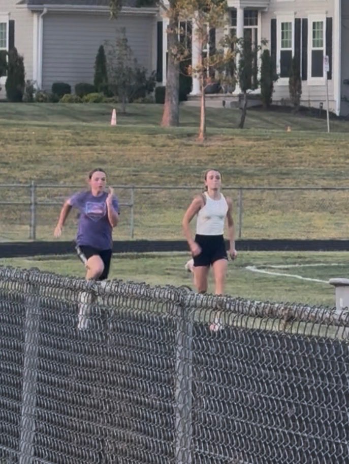 MakWheeler2030's tweet photo. Starting the week off strong 💪
Monday hitting 🥎
Tuesday speed training 🏃‍♀️‍➡️ 
#softball #speed #2030 https://t.co/rcoLz9H6Zo