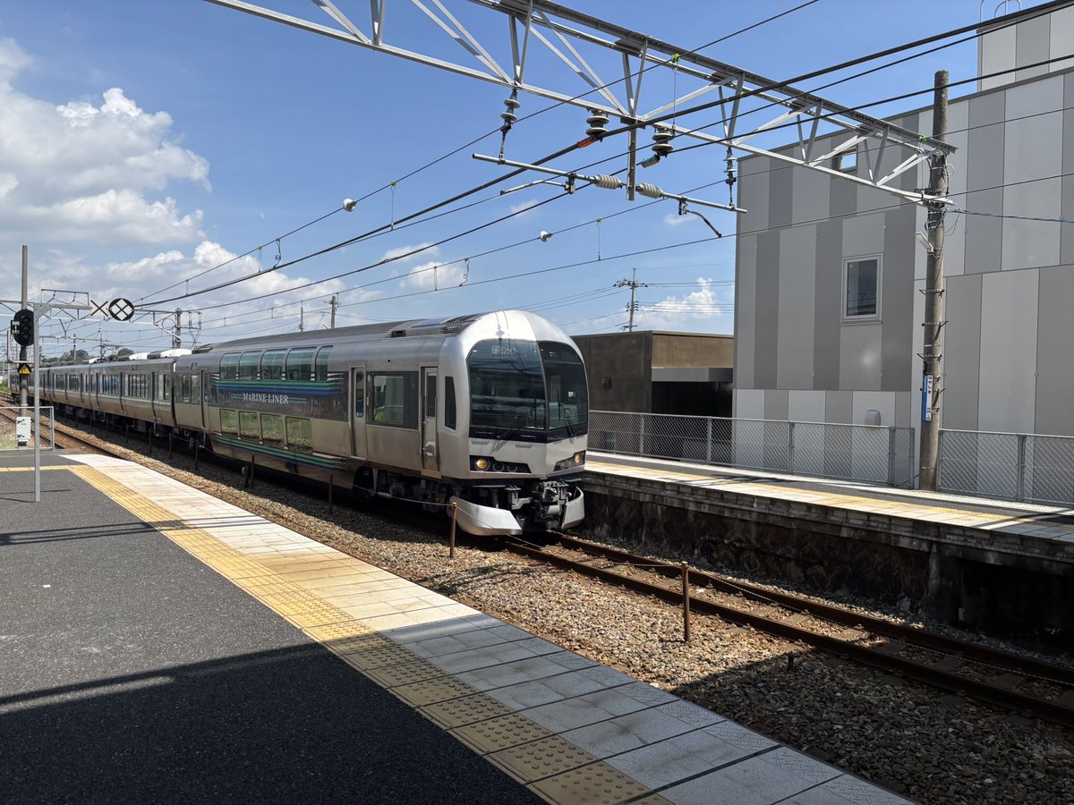 rinchanm0928's tweet photo. 早島駅🚉
#早島駅　#しおかぜ　#マリンライナー https://t.co/SjZCIejVcv