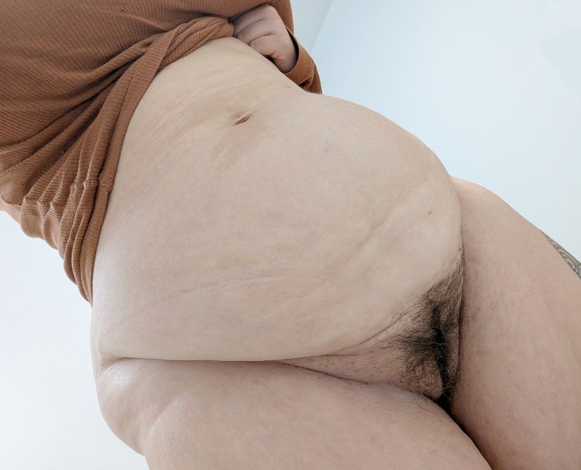 SyrupPuppy's tweet photo. RT if you love bushy chubby gals 💕 https://t.co/biQFn5WKIN