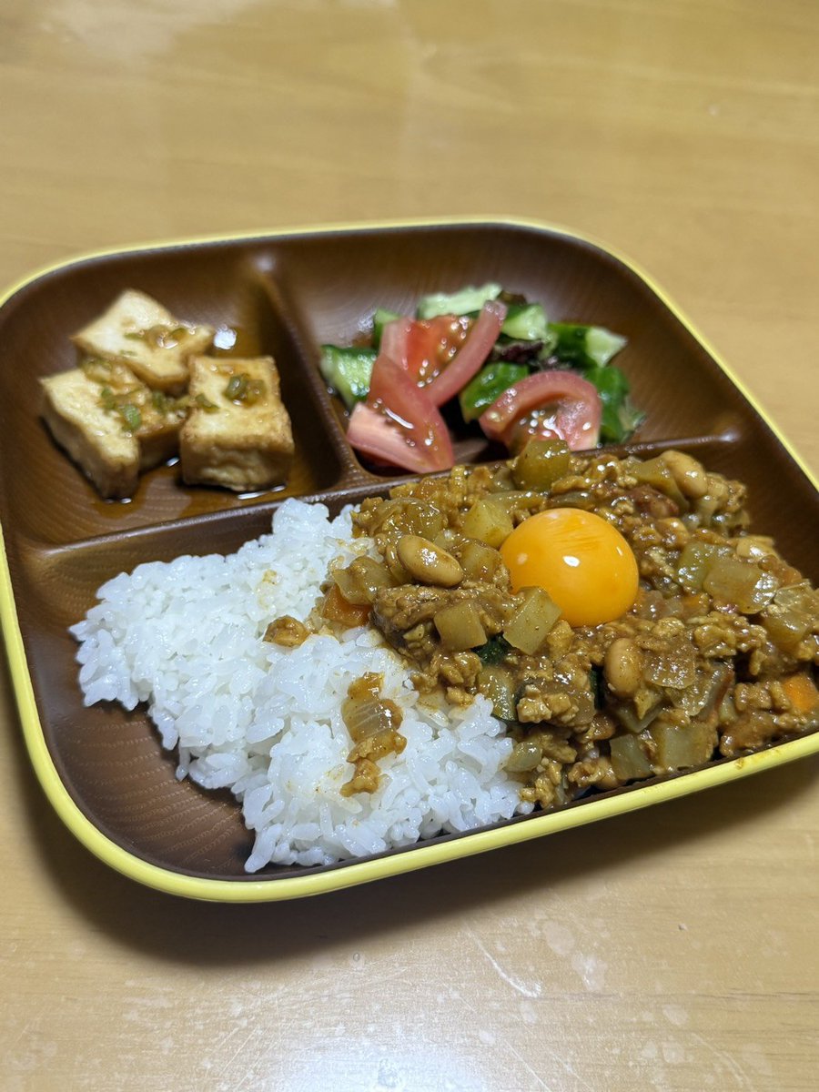 itoconchi's tweet photo. めちゃくちゃ上手にできたキーマカレー🍛
フォロワーの皆さんにもこの美味しさを届けたいのに、おばさんのカメラ技術じゃ伝わらない！
こんなときはJKいとこの出番🌷✨️
ほら、美味しそうでしょ〜！ https://t.co/V2YN927b2v
