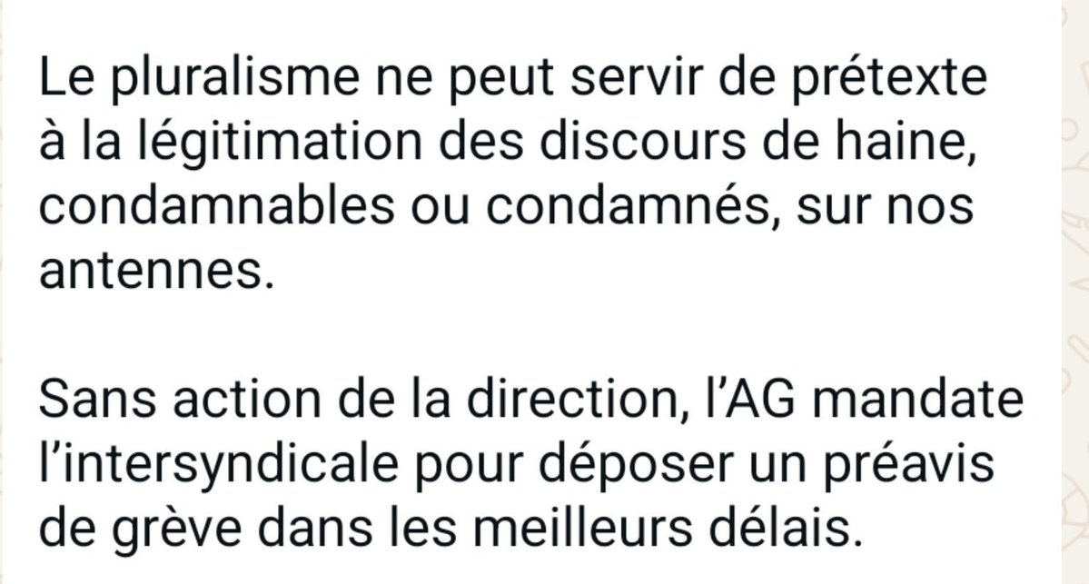 NassiraELM's tweet photo. Motion adoptée à l'unanimité par les salariés de Radio France : ils exigent le retrait de l'éditorial confié Charles Sapin, directeur adjoint de la rédaction du journal d'extrême droite "Valeurs actuelles" et menacent d'une grève en cas de refus de la direction. https://t.co/xSXudViMRF