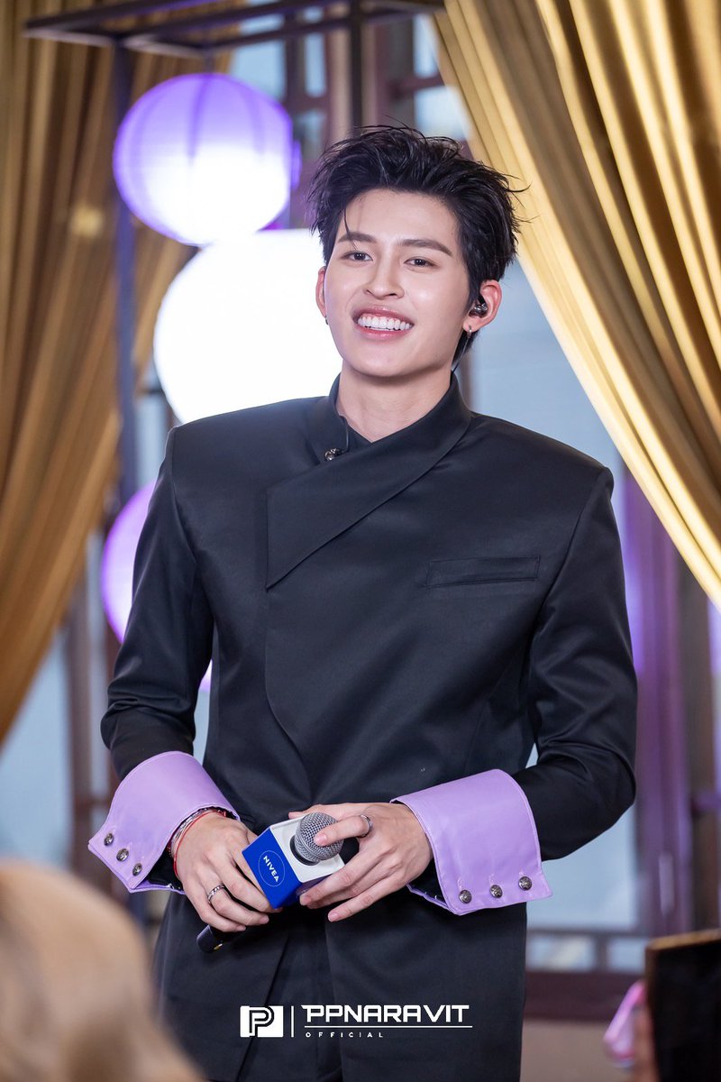 ppnaravit_home's tweet photo. ยิ้มละลายเลยท่านปอนด์ 😁😁

PONDPHUWIN NIVEA YAOWARAT

#NIVEASkinGlowxPondPhuwin
#ppnaravit @ppnaravit https://t.co/FlKcLCdyoE