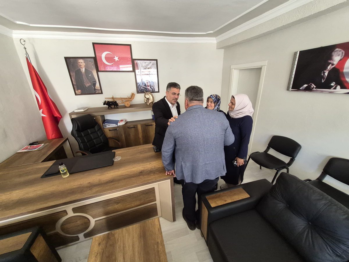 farukaytek's tweet photo. ❝AK Parti; milletin sesini dinleyen, talep ve beklentilerini sahada karşılayan, çözüm için çalışan güçlü bir teşkilat hareketidir.❞

Tufanbeyli İlçe Başkanlığımızda kıymetli hemşehrilerimiz ile bir araya geldik.

Milletimizin her talebini önemseyerek, çözüm için gereken gayreti göstermeye ve hemşehrilerimizin yanında olmaya devam edeceğiz.

📍AK Parti Tufanbeyli İlçe Başkanlığı