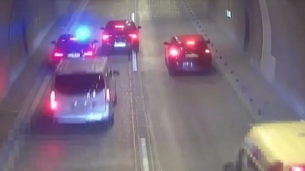 DrRugeljJan's tweet photo. Še ne dvanajst ur po objavi posnetka divjanja in ogrožanja varnosti v cestnem prometu (150km/h na 80km/h, opozorilni signali na semaforjih) vozila z Natašo Pirc @nmusar  že izginja z portalov. Če bi bil, recimo v avtu @JJansaSDS , bi ga mesec dni pozivali k odstopu. 
#Presstituti https://t.co/8GZu3tfbKd