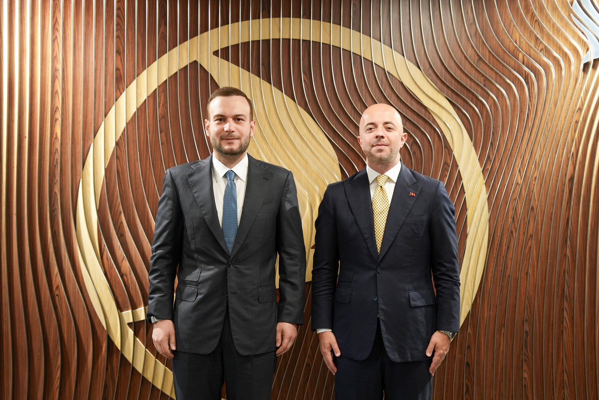 samedagirbas's tweet photo. Türk Hava Yolları Genel Müdürü Sayın Ahmet Olmuştur’u ziyaret ettik.

Gerçekleştirdiğimiz görüşmede, Sıfır Atık Vakfı olarak yürüttüğümüz çalışmalar ve önümüzdeki döneme ilişkin hedeflerimiz üzerine değerlendirmelerde bulunduk.

Nazik ev sahipliği için Sayın Ahmet Olmuştur’a teşekkür ediyorum.
