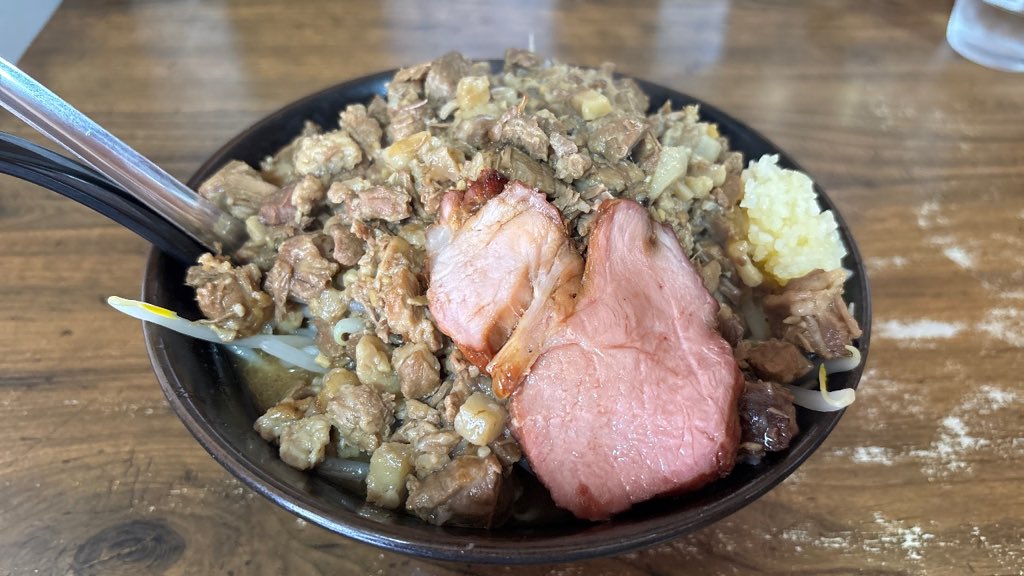 ICGGCI's tweet photo. 2026年7月
下妻市 かつ美のにんにくらーめん1100円 にんにく少し

肉肉にんにく🙂

#ラーメン　#茨城ラーメン
#ラーメン好きな人と繋がりたい https://t.co/x7DTLnQIS5