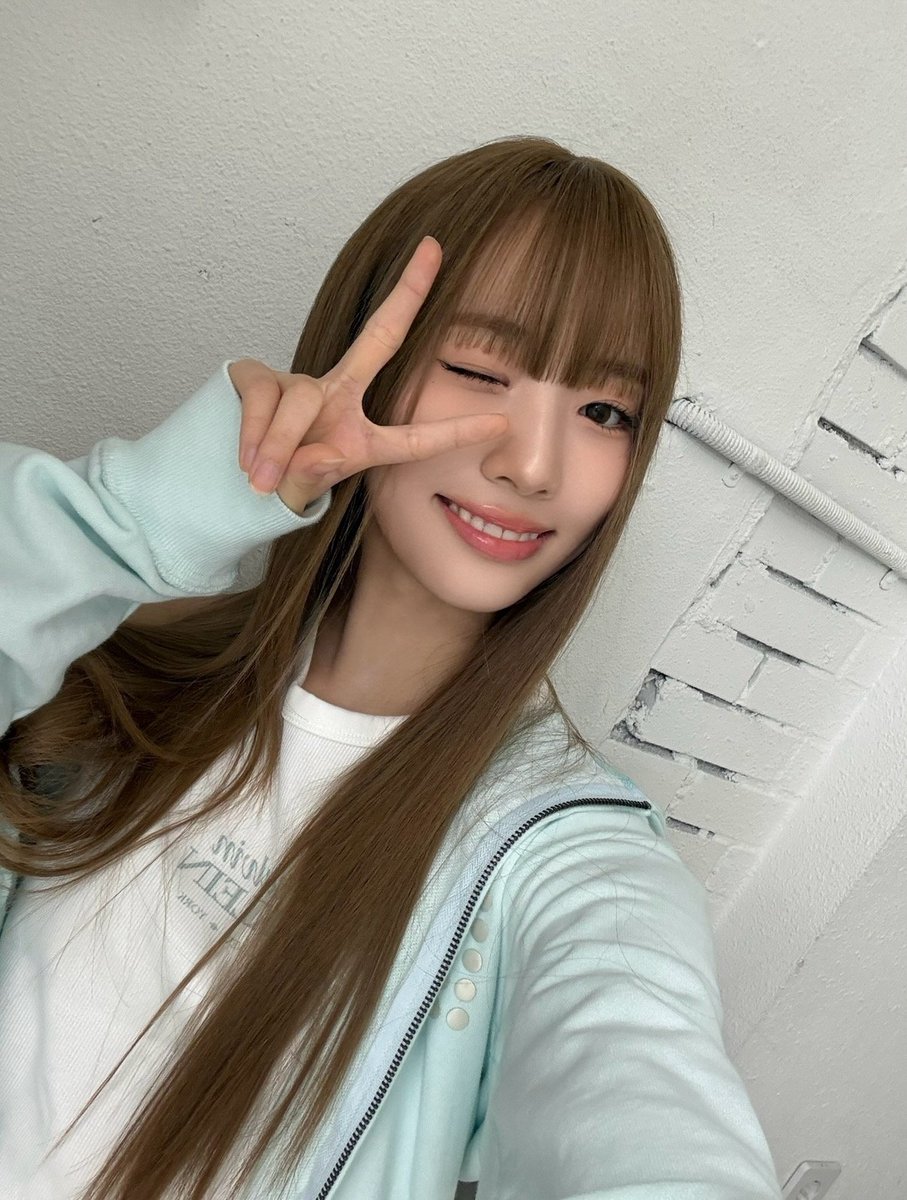 tuidepics's tweet photo. 260902 🐬💬 weverse update

#TUIDE #튜이드 #ELENA https://t.co/HEStorUwGd