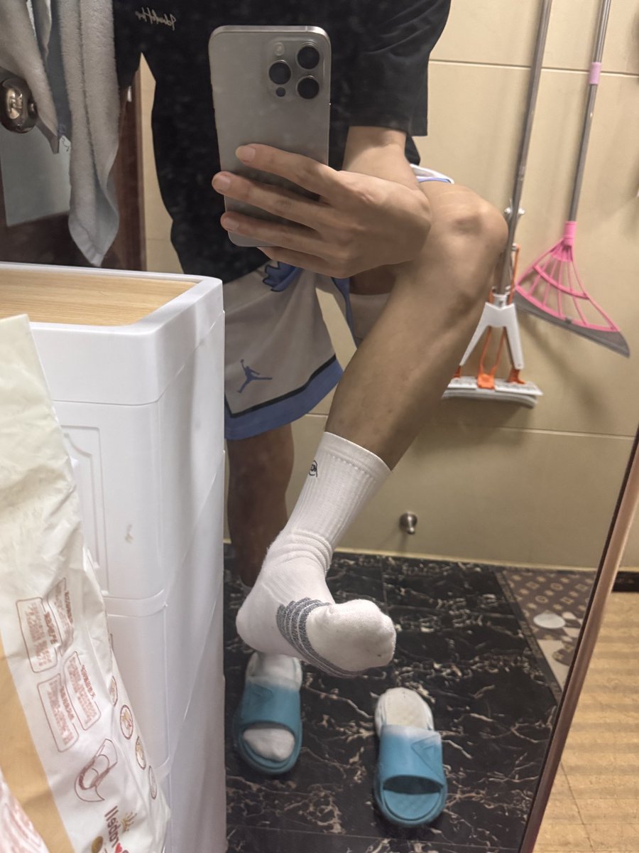 longlong3126's tweet photo. 重新发一次会热度高一点嘛？ https://t.co/PX1NBNgHCn