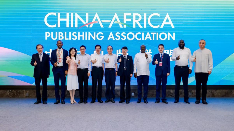 DGAfrica_MFA's tweet photo. On 28 Aug the China-Africa Publishing Alliance was launched in Jinan, with 81 founding members from China and 19 African nations. This marks a new phase of institutionalised cooperation, aligning with the outcome of the #FOCACBeijingSummit. #PublishingCooperation #FOCAC https://t.co/He3fnwS1q0