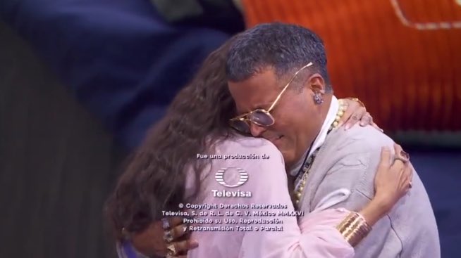 xpetermen's tweet photo. #LaCasaDeLosFamososMx
Galilea llorando pensando que todos nos conmoveremos por que salió el hombre que se viste de mujer de 50 años, q insulta, agrede, denigra, se victimiza, misogino, Pero es por lo que muchos mexicanos logramos erradicar. Y no normalizar. https://t.co/KzI2qqQ2oY