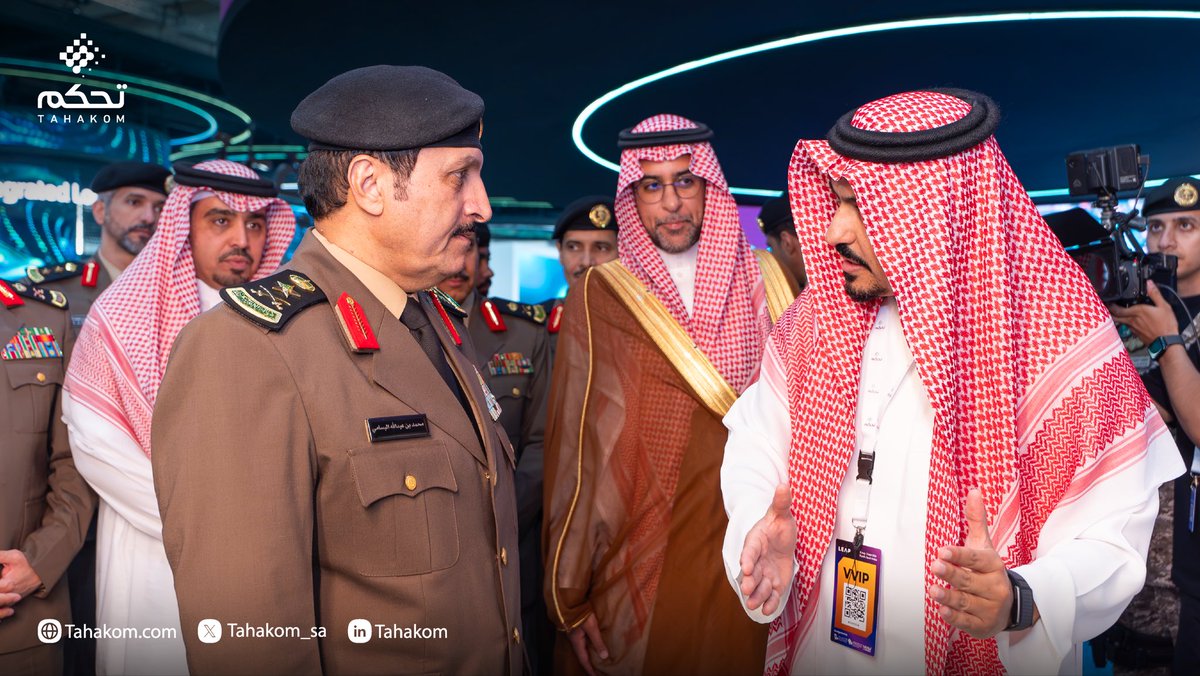 tahakom_sa's tweet photo. حظينا بزيارة معالي مدير الأمن العام، الفريق محمد بن عبدالله البسامي، واطلاعه على منظومة تحكم للذكاء الحضري، وما تتضمنه من قدرات وحلول تدعم الجوانب الأمنية، بما يسهم في رفع كفاءة الاستجابة وتعزيز فاعلية اتخاذ القرار. https://t.co/JubiNIBGXe