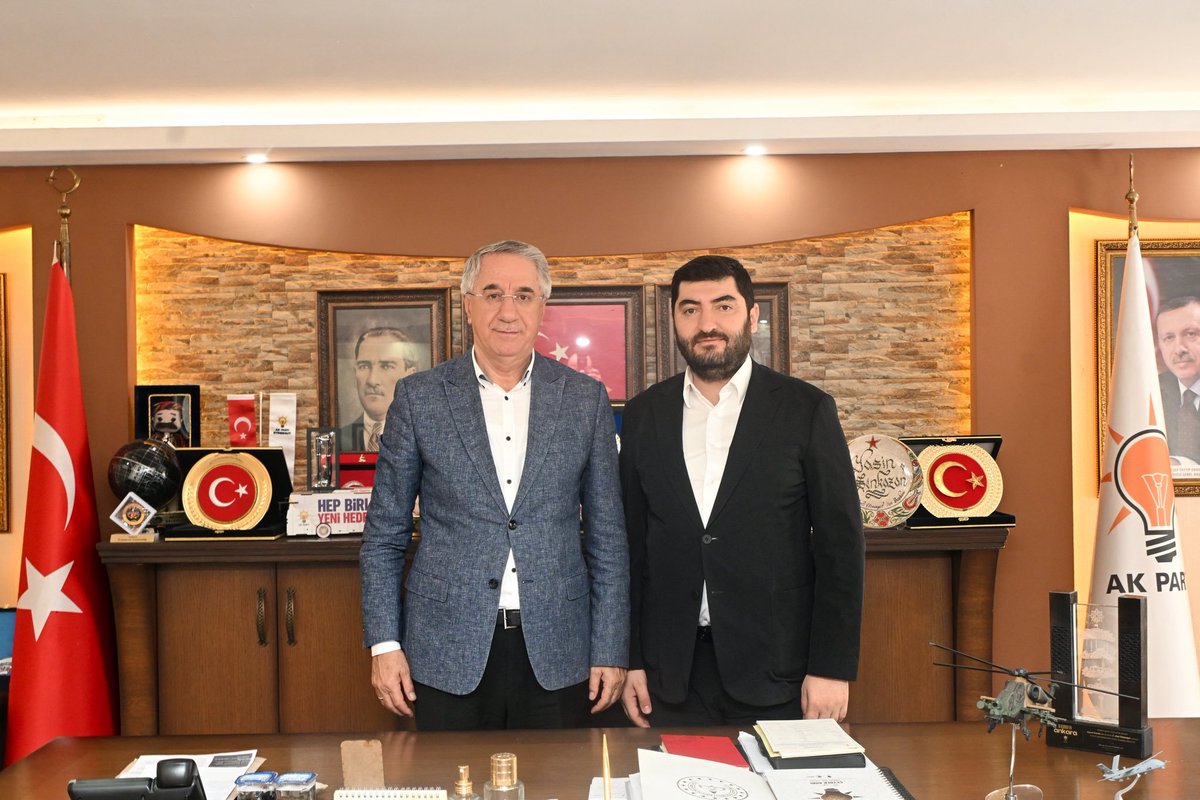 aketimesgut06's tweet photo. Genel Merkez Yerel Yönetimler Başkan Yardımcımız ve MKYK Üyemiz Sayın Mücahit Yanılmaz, İlçe Başkanımız Sayın Yasin Şankazan’ı ziyaret etti.

 Nazik ziyaretleri ve kıymetli değerlendirmeleri için kendilerine teşekkür ederiz.
@AkpartiAnkara 
@23YANILMAZ https://t.co/AiHcQgXcy8
