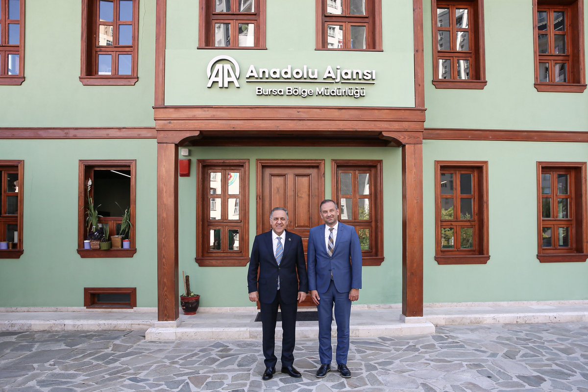 ahusta07's tweet photo. Anadolu Ajansı Bursa Bölge Müdürü Sayın Erdinç Aksoy’a iade-i ziyarette bulundum.

Nazik ev sahiplikleri ve samimi sohbetleri için kendilerine teşekkür ediyor, çalışmalarında başarılar diliyorum. https://t.co/2NiC9gQvsh