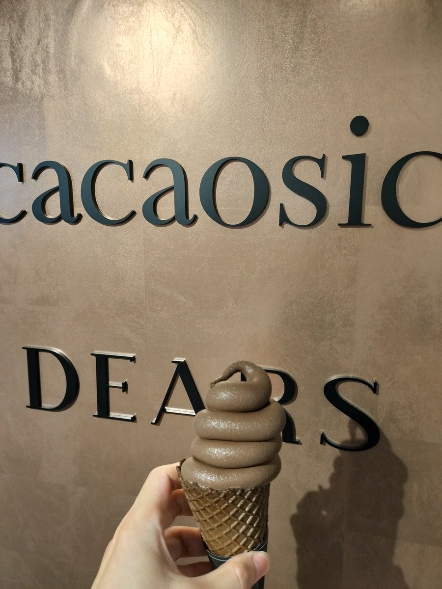 mousouryoko's tweet photo. cacaosic / DEARS イイトルミネ新宿店
場所　東京駅
ジャンル　チョコ

味　3
ボリューム 3
値段　3

🍁チョコレート店のソフトクリーム
🍁濃い、甘さだけではなくほろ苦さも感じるソフト
🍁他の商品もついつい買ってしまう！！

https://t.co/qq0128qNWK

#東京駅　#チョコ https://t.co/Wj4Y9iFpBX