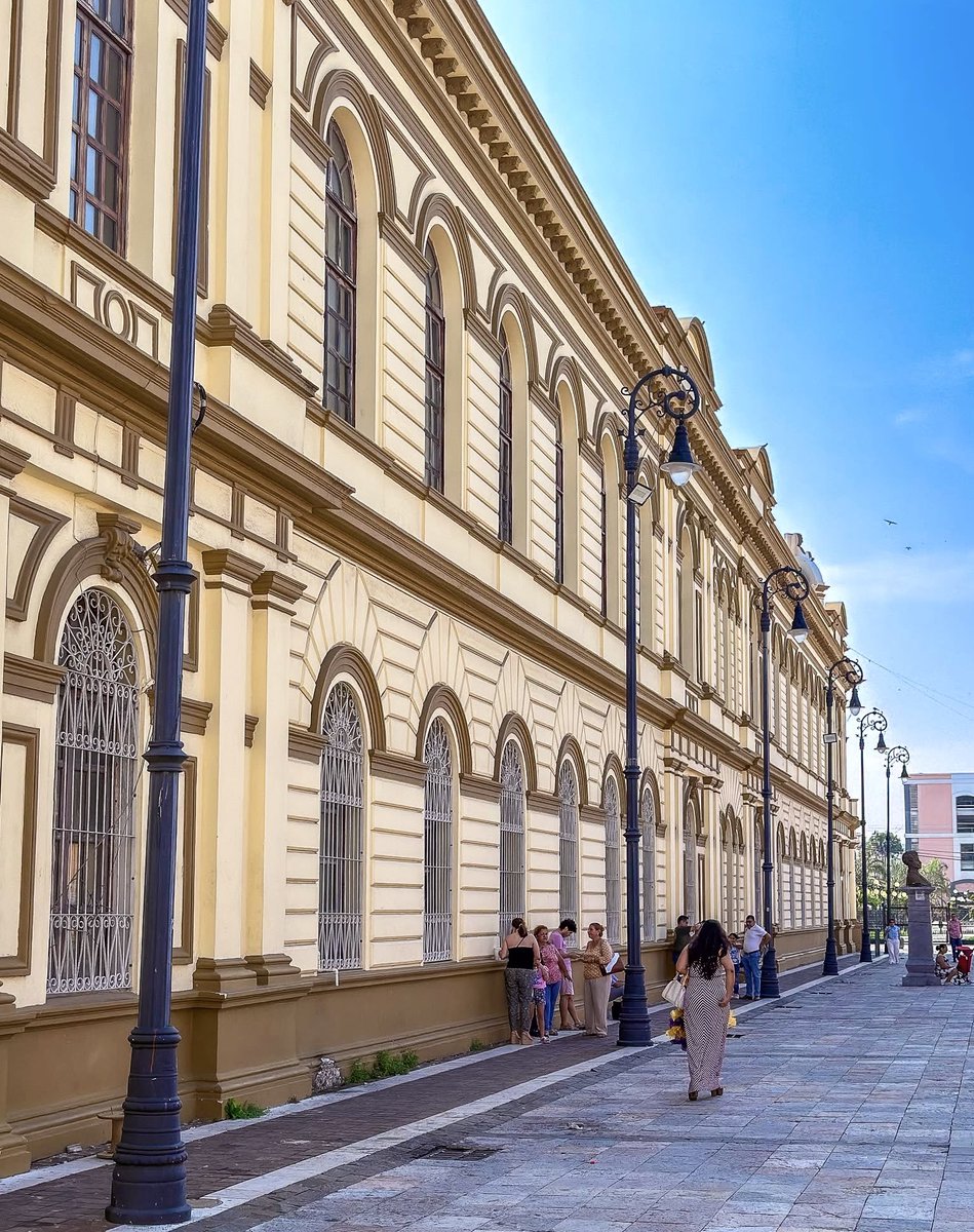 love_veracruz_'s tweet photo. Buenos días a mi gente que ya está trabajando. A quienes madrugaron, a quienes llevan a sus hijos a la escuela, a quienes están buscando una oportunidad y a quienes hoy comienzan un nuevo reto. Que Dios los acompañe, les dé salud, fuerza y muchas bendiciones. https://t.co/cwDM5uJ8a3