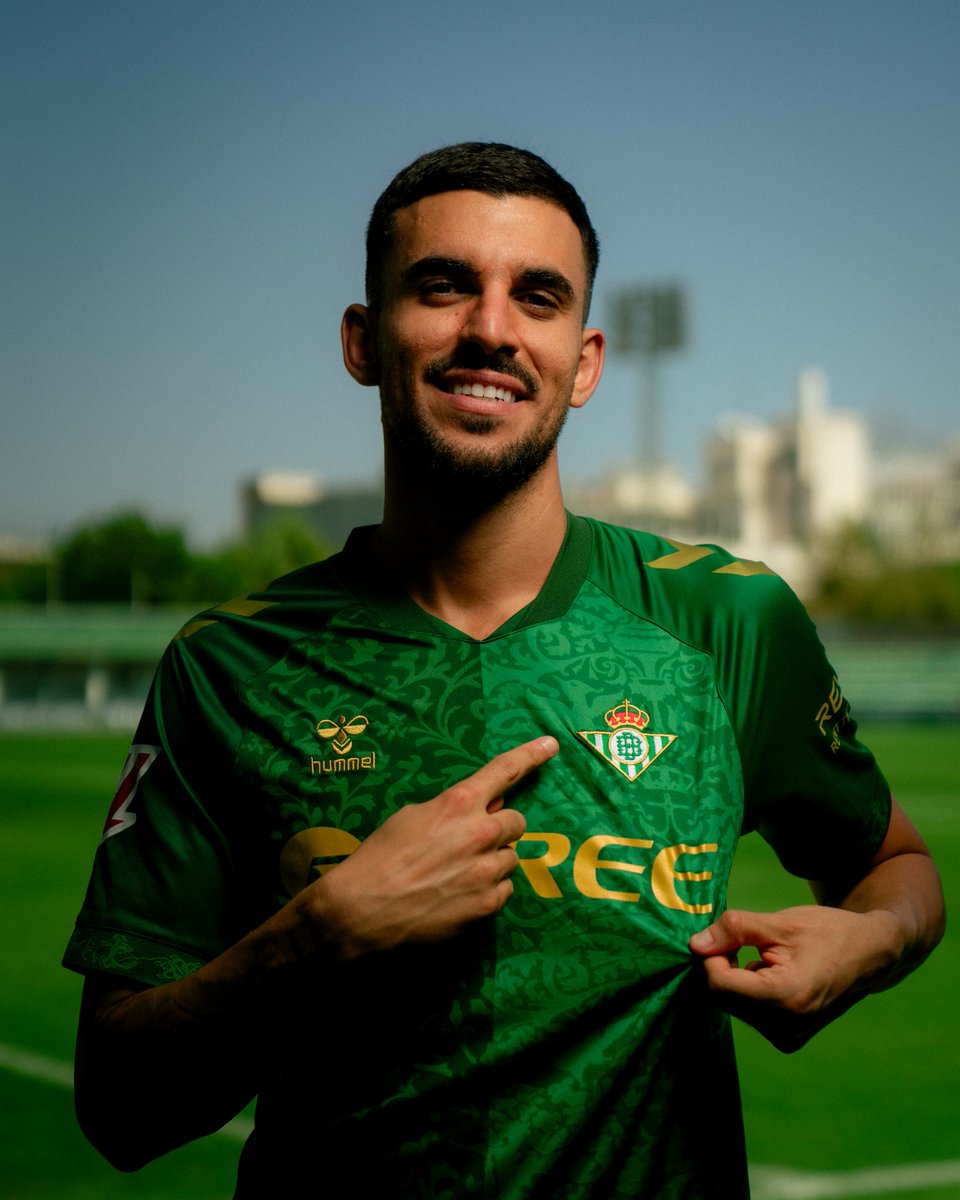 RealBetis's tweet photo. No te puede sentar mejor, @DaniCeballos46 😍 https://t.co/hUpAOLpA7v