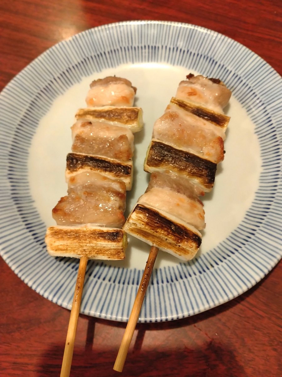 sake_keisan's tweet photo. 野毛の末広　やっぱり美味いね！
#ねぎ肉
#椎茸肉
#もつ
#冷酒 https://t.co/5HzTCQeoWQ