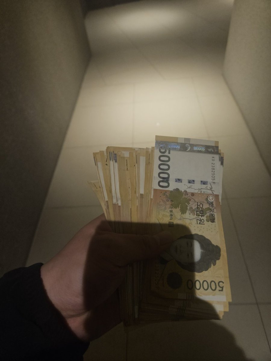 HvvvvYYuuu's tweet photo. 술머그러가야딩 헤헤헤헤헤헤 #부산 #서면 #술 #휴무 https://t.co/Rqswsif3Im