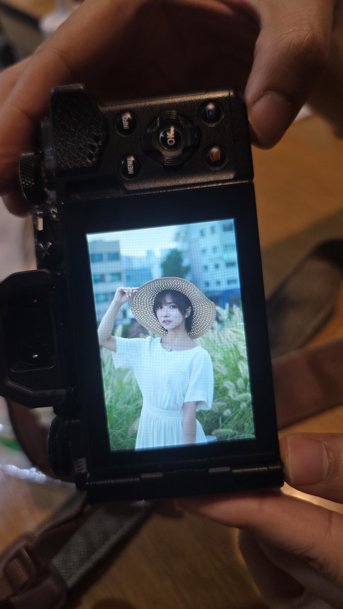 LUEISTHEGLUE's tweet photo. 백만년만에 촬영한김에 백만년만에 트윗씀 https://t.co/jkY6xSFHVM