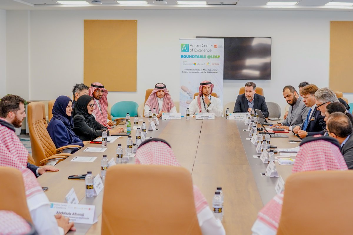 Microsoft_Saudi's tweet photo. The Kingdom’s AI transformation starts with its people and thought leadership. 🇸🇦

At AI Arabia Center of Excellence roundtable at #LEAP2026, With @McitGovSa, the Skills Council and @gulf_intel concluded: AI adoption is only half the battle. Human capability drives change. https://t.co/TabBXMdn25