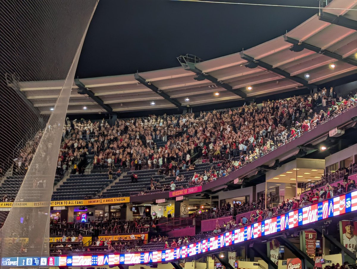 D1SCHER's tweet photo. The Angels crowd went tarps off for (maybe) their last time, here’s the list of chants from their final outing:

Thank you, Stan | K-S-E | Stan Kroenke | Goodbye Arte | Sold the Team | Anaheim | Fuck You Arte https://t.co/HOWhQACXiH