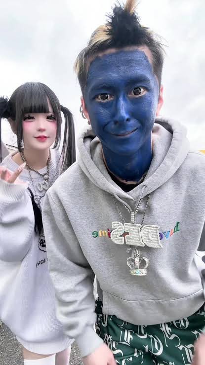 dogsgodd's tweet photo. ALCOが「青鬼」って言われてバズった時、普通なら嫌がりそうなところを逆に自虐ネタにしてたのは、普通に面白いと思った。上から目線になっちゃうけど、ALCOはそういうところをもっと活かしていけば、さらに伸びそうだなとは思う。ラッパーっていう難しい立ち位置ではあるけどね。 https://t.co/7dpUf6nOgU