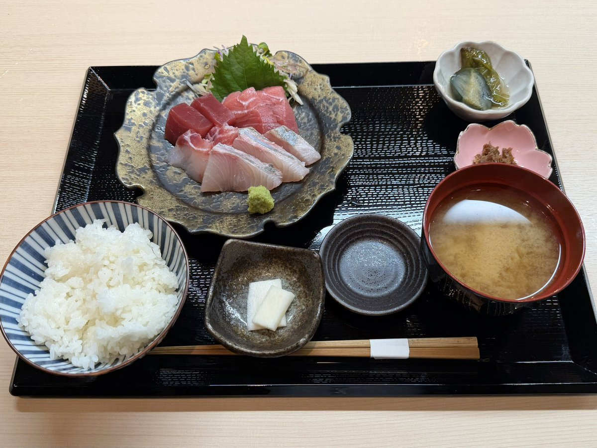 mtst_f's tweet photo. 私の好きな神保町ランチ（2026年8月版）。
・bistro mele（ビストロ メレ）
・洋食膳海カレーTAKEUCHI
・松翁
・おしょろ
#神保町ランチ
#私が好きな神保町ランチのお店 https://t.co/B5CiLPIlXw