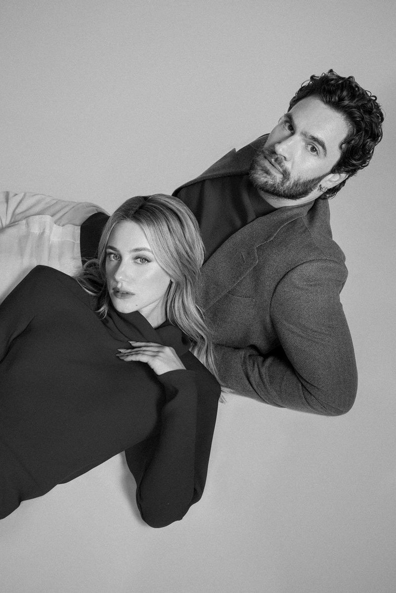 tombatemanbrs's tweet photo. 📸 Tom Bateman e Lili Reinhart para a ELLE Magazine. https://t.co/YRuypfyU1y